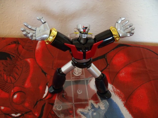 Now Mazinger is just as hamhanded as me!